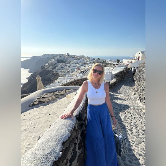 Meet your Posher, Beverly - Picture 1 of 2